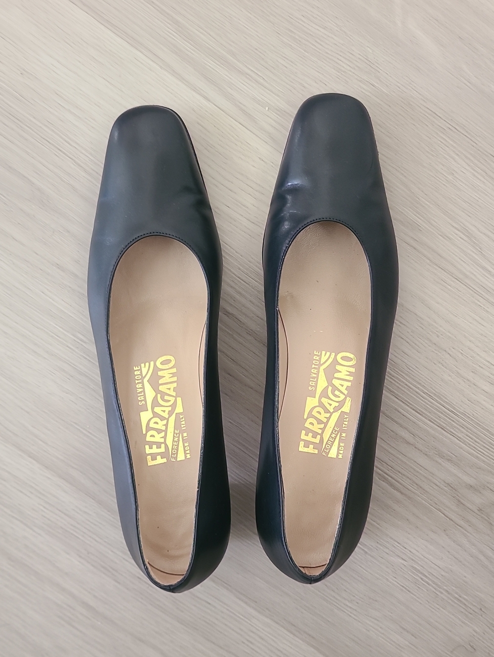 Salvatore Ferragamo Black Heels Classic Preppy 7.5 AA Italy Leather Old Money